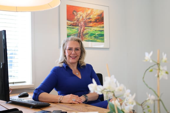 Monique by the desk (1)